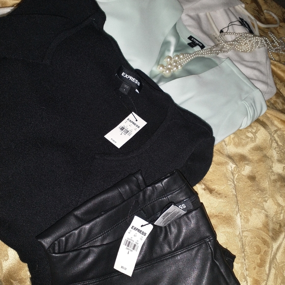 NWT Womans Express bundle - Picture 7 of 7